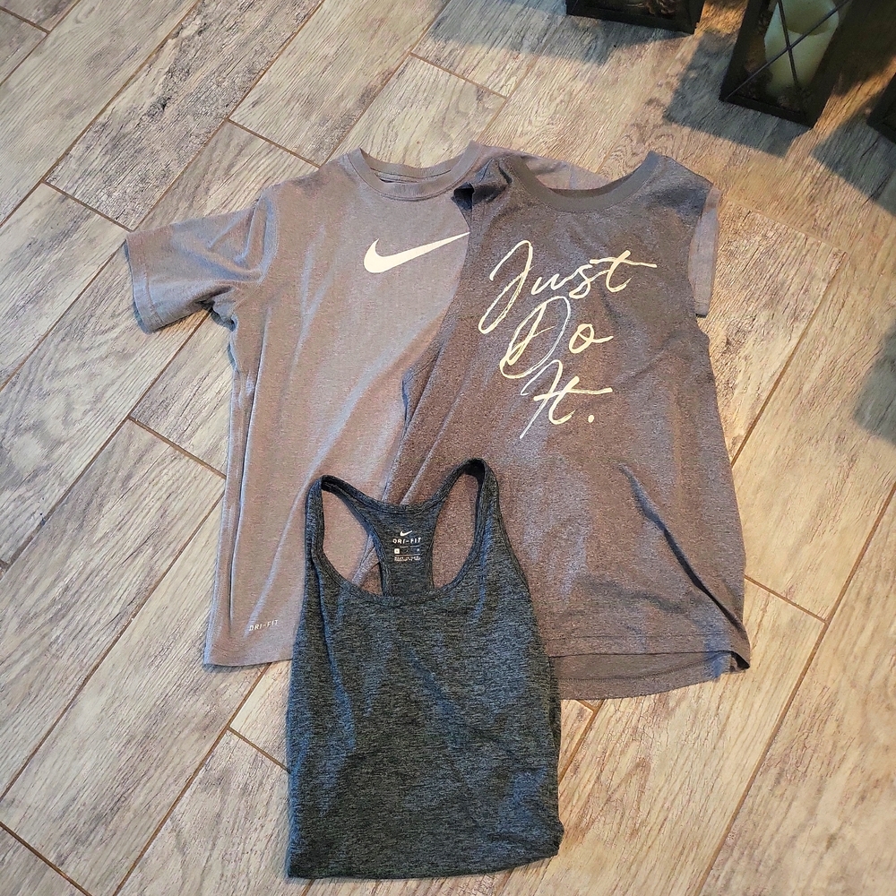 Nike bundle of tops